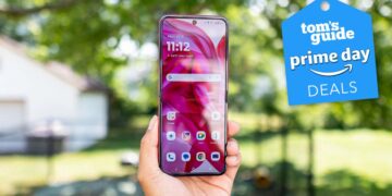 Motorola Razr Plus 2024 with Prime Day badge.