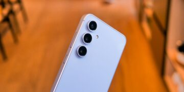 Samsung Galaxy S24 FE hands-on review.